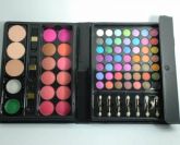 Paleta 66 cores (sombra, blush, corretivo, glitter).'