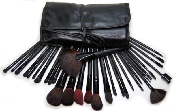 Kit 32 Pincéis Preto.'