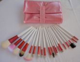 Kit 20 pincéis rosa e branco.'