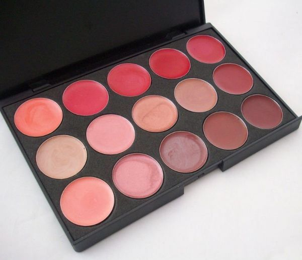 Paleta com 15 batons Tons Avermelhados.'