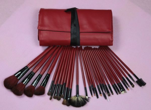 Kit 30 Pincéis Vermelhos.'
